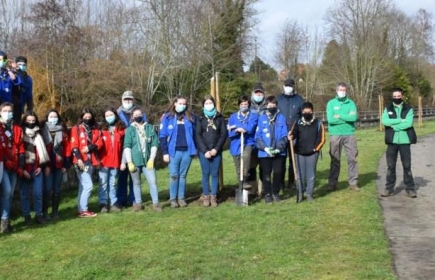 Les scouts et le Rotary club de Lessines, avec l’aide d’un pépiniériste d’Ollignies, ont planté une vingtaine d’arbres sur le site de l’écluse à Lessines. 